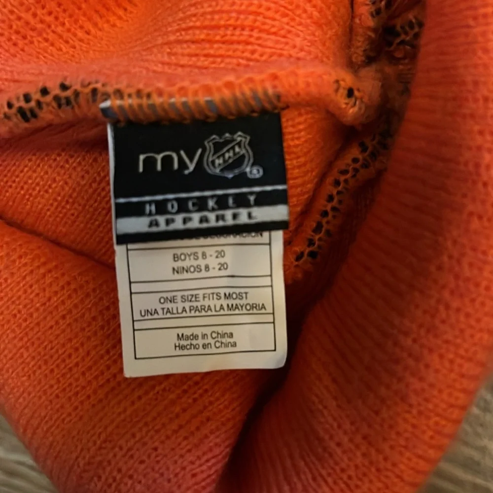 NWOT Philadelphia Flyers Beanie Hat with PomPom Youth